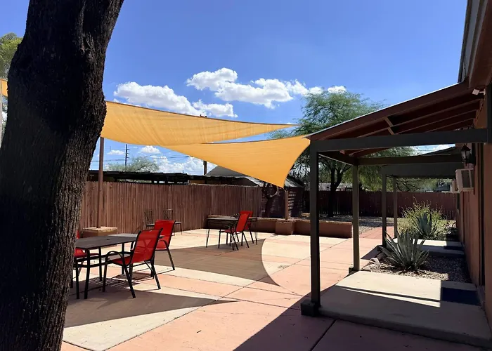 Cute 1 Mile From U Of A Tucson